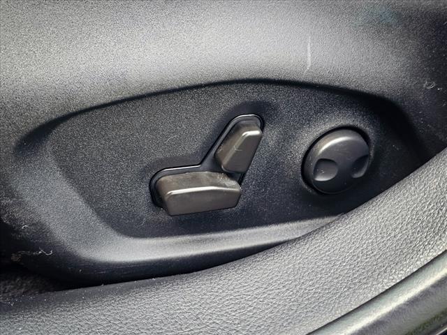 Photo of 2022 Diamond Black Crystal Pearlcoat Jeep Compass
