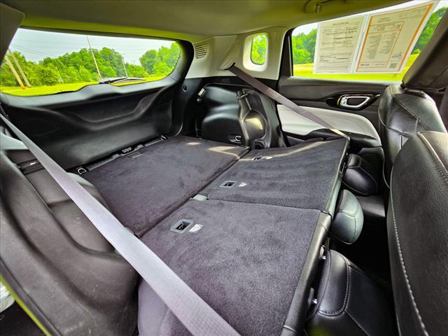 Photo of 2022 Diamond Black Crystal Pearlcoat Jeep Compass