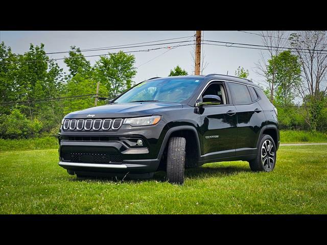 Photo of 2022 Diamond Black Crystal Pearlcoat Jeep Compass