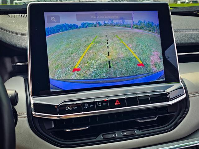 Photo of 2022 Diamond Black Crystal Pearlcoat Jeep Compass