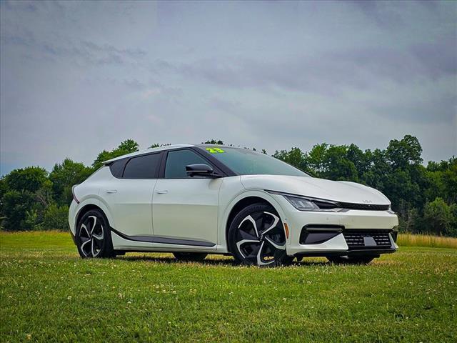 Photo of 2023 Snow White Pearl Kia EV6