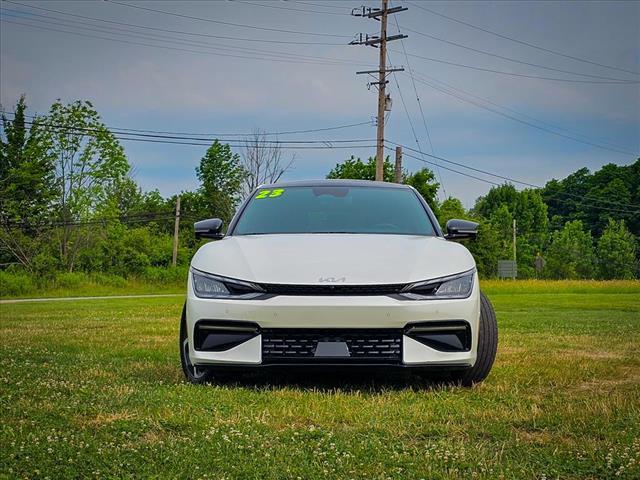 Photo of 2023 Snow White Pearl Kia EV6