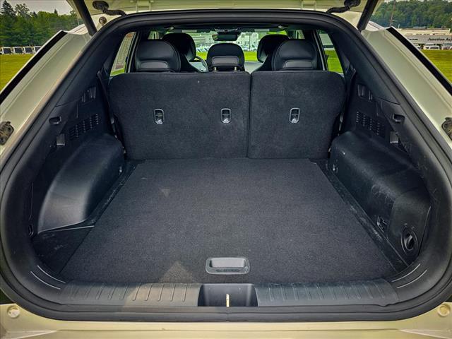 Photo of 2023 Snow White Pearl Kia EV6