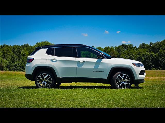 Photo of 2025 Bright White Clearcoat Jeep Compass