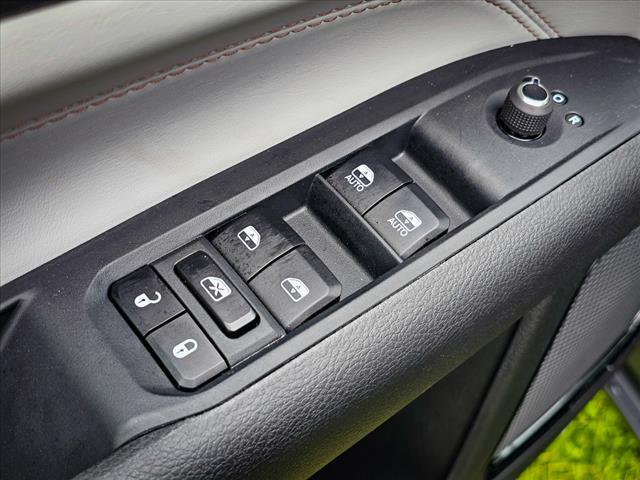 Photo of 2025 Diamond Black Crystal P/C Jeep Compass