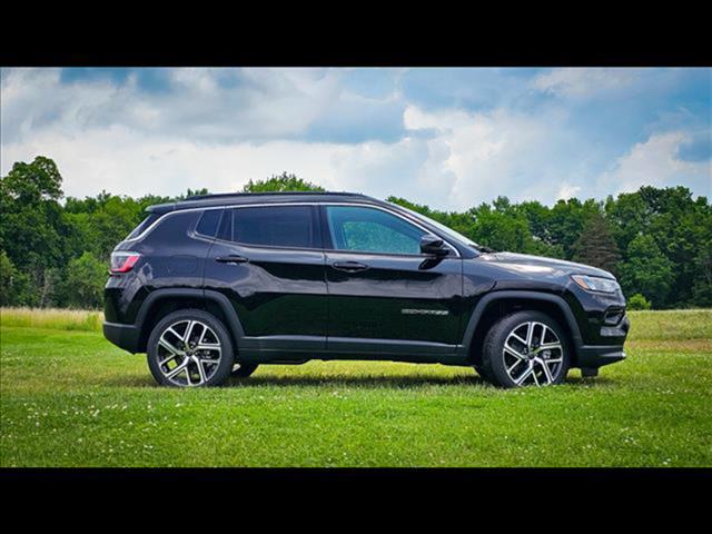 Photo of 2025 Diamond Black Crystal P/C Jeep Compass