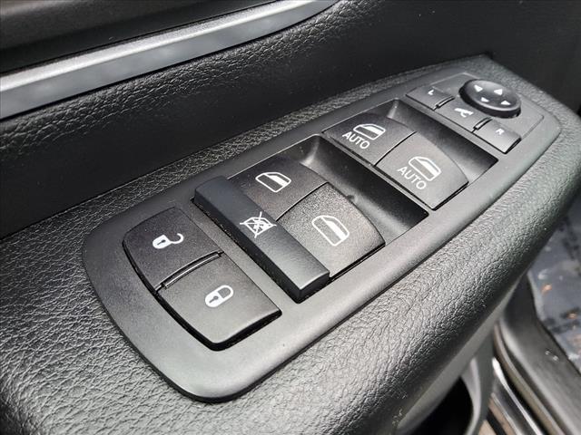 Photo of 2020 Diamond Black Crystal Pearlcoat RAM 1500