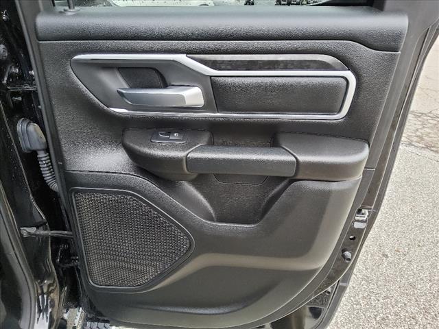 Photo of 2020 Diamond Black Crystal Pearlcoat RAM 1500