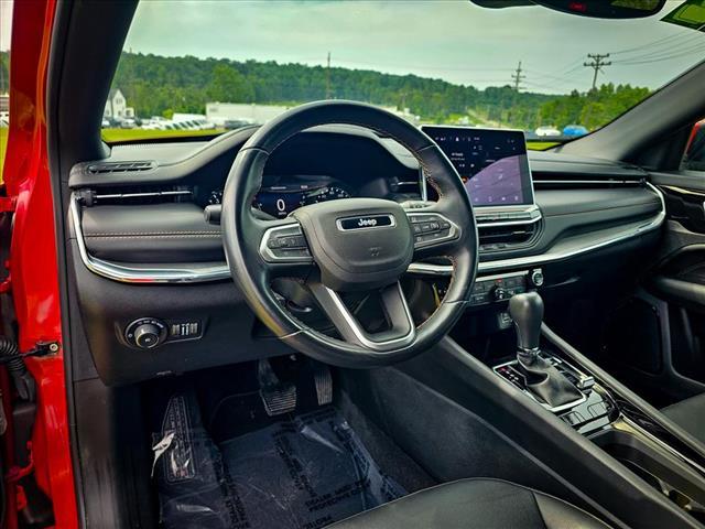 Photo of 2022 Redline Pearlcoat Jeep Compass