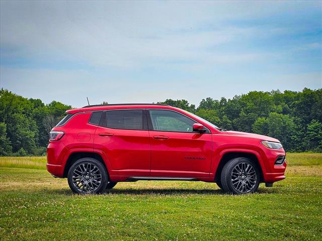 Photo of 2022 Redline Pearlcoat Jeep Compass