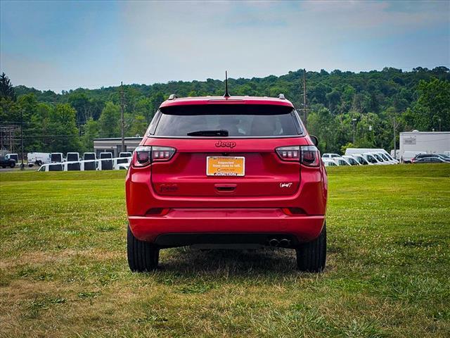 Photo of 2022 Redline Pearlcoat Jeep Compass