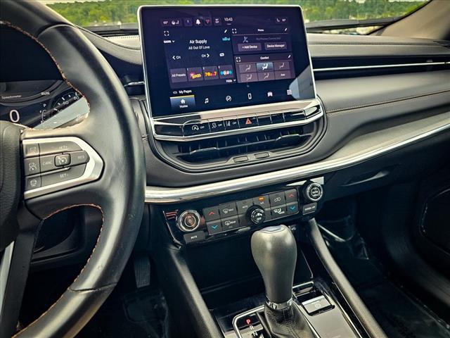 Photo of 2022 Redline Pearlcoat Jeep Compass