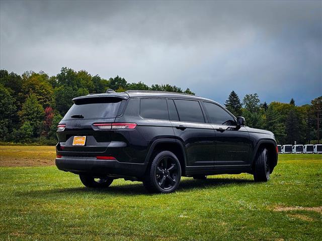 Photo of 2021 Diamond Black Crystal Pearlcoat Jeep Grand Cherokee L