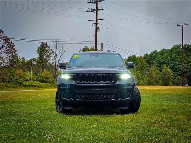 Photo of 2021 Diamond Black Crystal Pearlcoat Jeep Grand Cherokee L