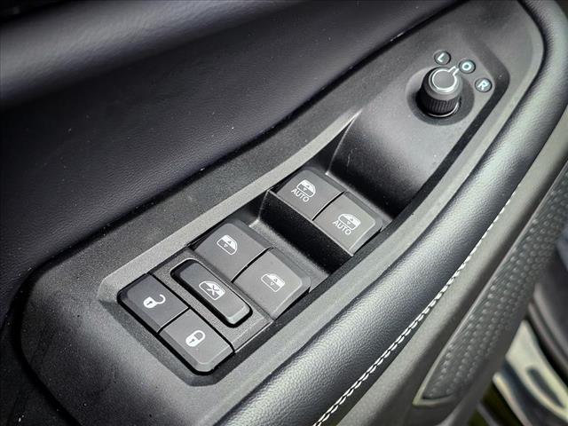 Photo of 2021 Diamond Black Crystal Pearlcoat Jeep Grand Cherokee L