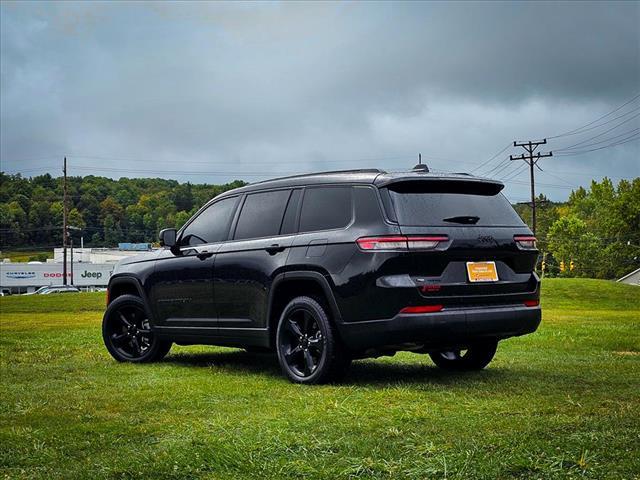 Photo of 2021 Diamond Black Crystal Pearlcoat Jeep Grand Cherokee L