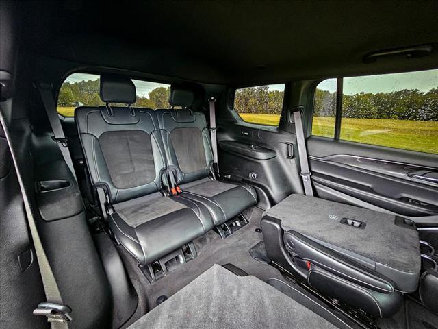 Photo of 2021 Diamond Black Crystal Pearlcoat Jeep Grand Cherokee L