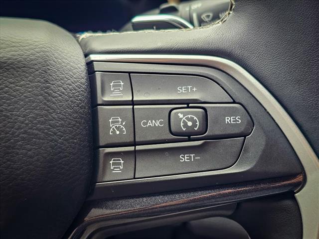 Photo of 2021 Diamond Black Crystal Pearlcoat Jeep Grand Cherokee L