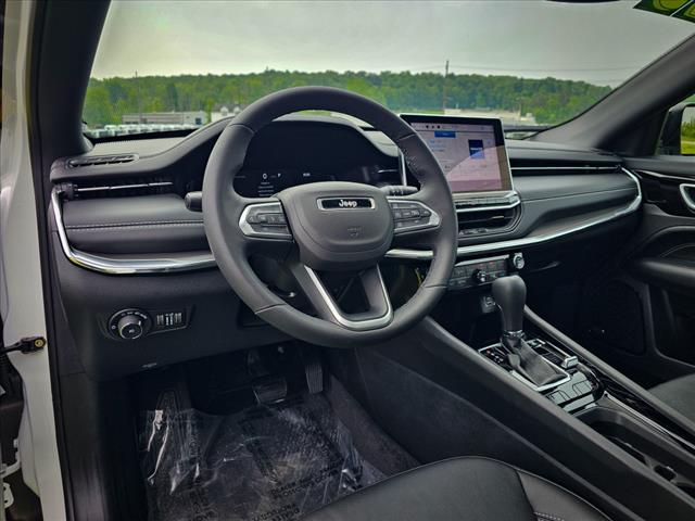 Photo of 2023 Bright White Clearcoat Jeep Compass