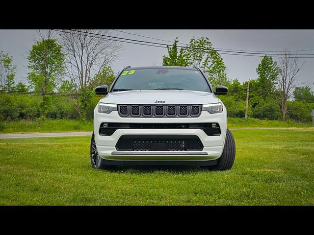 Photo of 2023 Bright White Clearcoat Jeep Compass