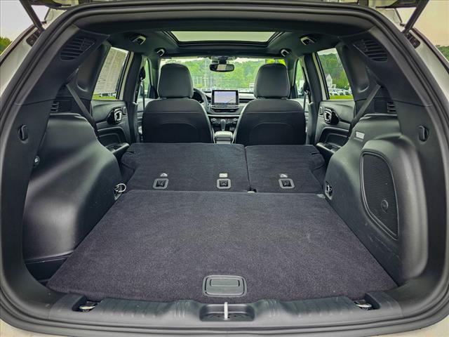 Photo of 2023 Bright White Clearcoat Jeep Compass