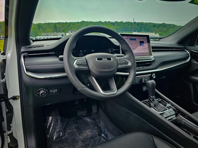 Photo of 2023 Bright White Clearcoat Jeep Compass