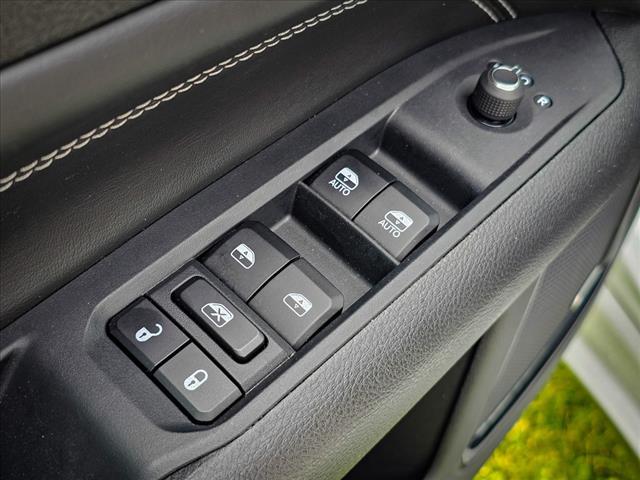 Photo of 2023 Bright White Clearcoat Jeep Compass
