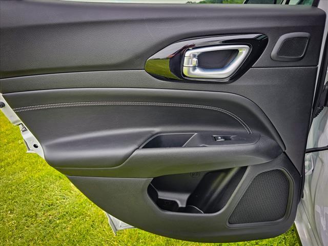 Photo of 2023 Bright White Clearcoat Jeep Compass