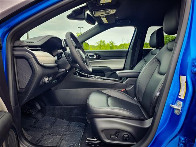 Photo of 2025 Hydro Blue Pearlcoat Jeep Compass