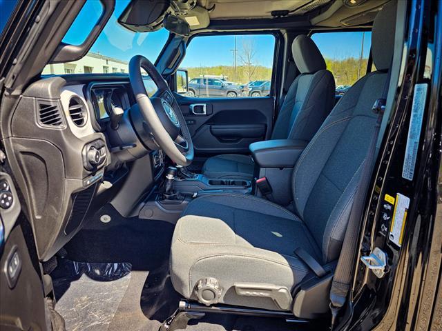 Photo of 2025 Black Clear Coat Px8 Jeep Wrangler