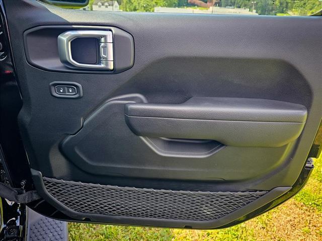 Photo of 2022 Black Clearcoat Jeep Wrangler
