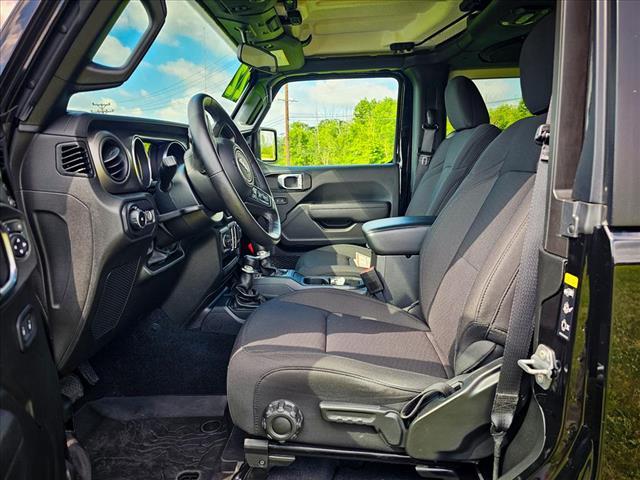 Photo of 2022 Black Clearcoat Jeep Wrangler