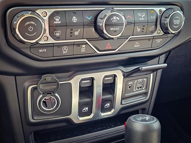 Photo of 2022 Black Clearcoat Jeep Wrangler
