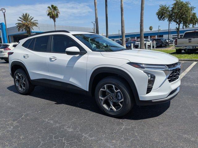 Photo of 2025 Summit White Chevrolet Trax