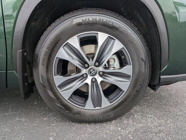 Photo of 2024 Green Toyota Highlander