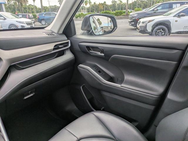 Photo of 2024 Green Toyota Highlander