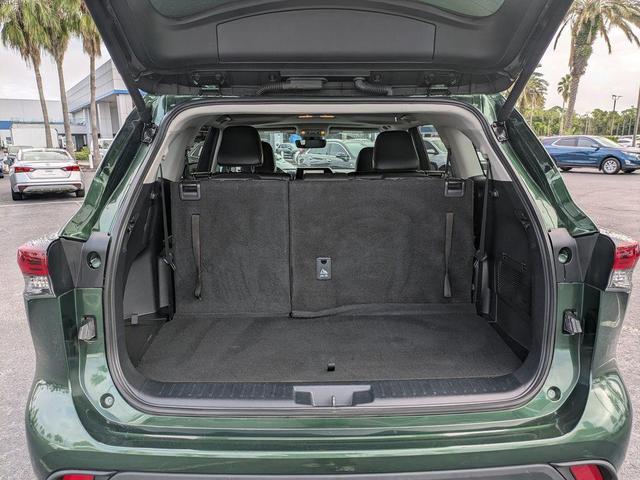 Photo of 2024 Green Toyota Highlander