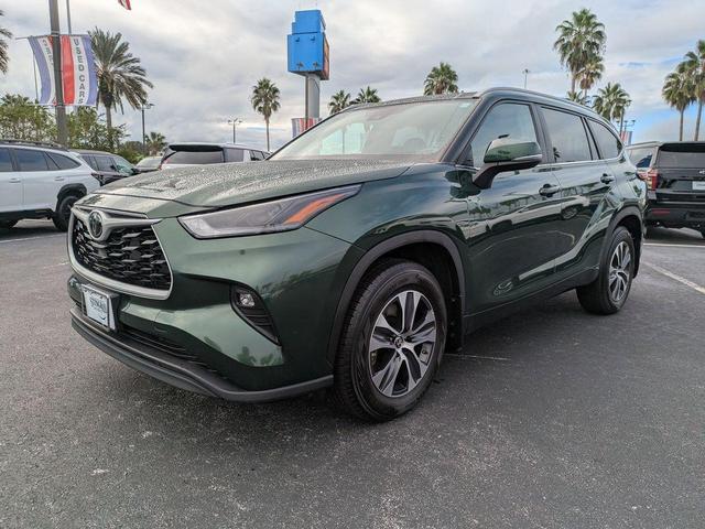 Photo of 2024 Green Toyota Highlander