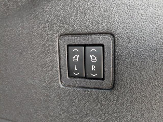 Photo of 2022 Summit White Chevrolet Traverse