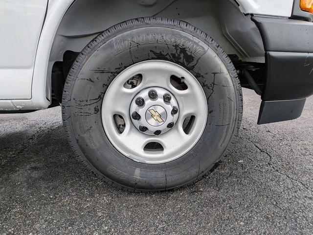 Photo of 2025 Summit White Chevrolet Express 2500