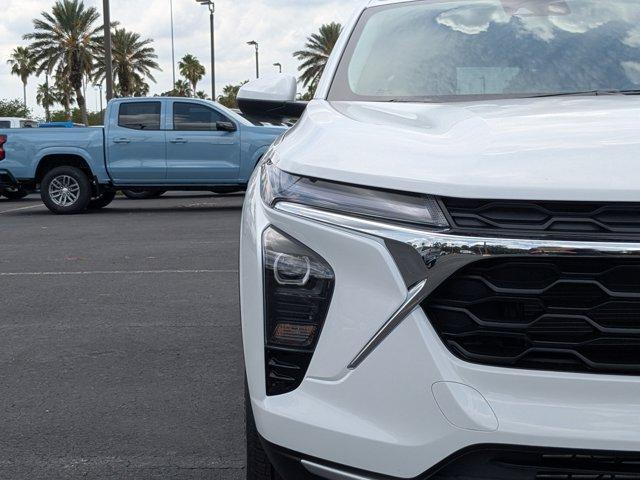 Photo of 2025 Summit White Chevrolet Trax