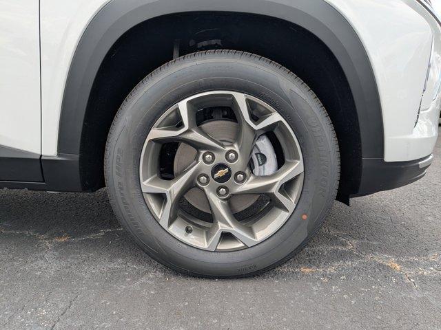 Photo of 2025 Summit White Chevrolet Trax