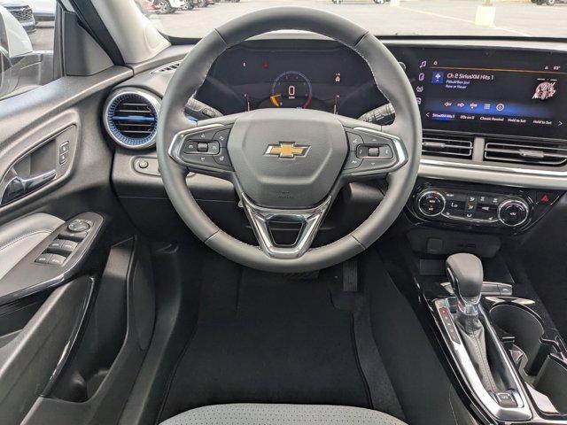 Photo of 2025 Summit White Chevrolet Trax