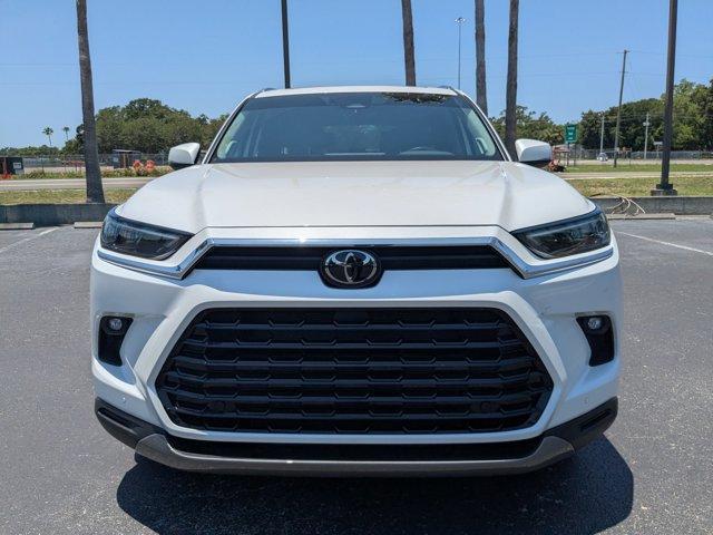 Photo of 2024 White Toyota Grand Highlander