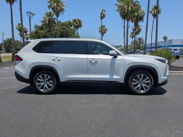 Photo of 2024 White Toyota Grand Highlander