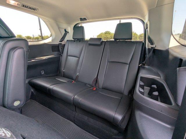 Photo of 2024 White Toyota Grand Highlander
