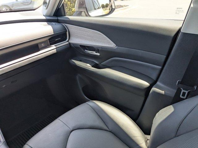 Photo of 2024 White Toyota Grand Highlander