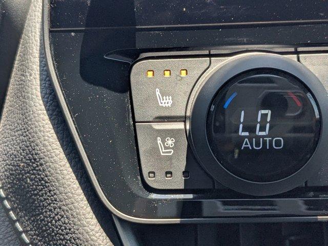 Photo of 2024 White Toyota Grand Highlander
