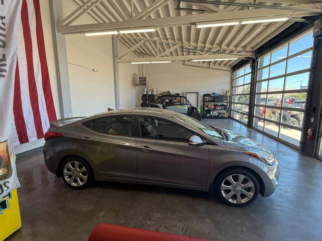 Photo of 2013 Shimmering Air Silver Hyundai ELANTRA