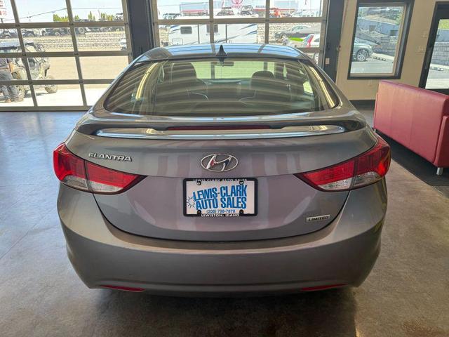 Photo of 2013 Shimmering Air Silver Hyundai ELANTRA